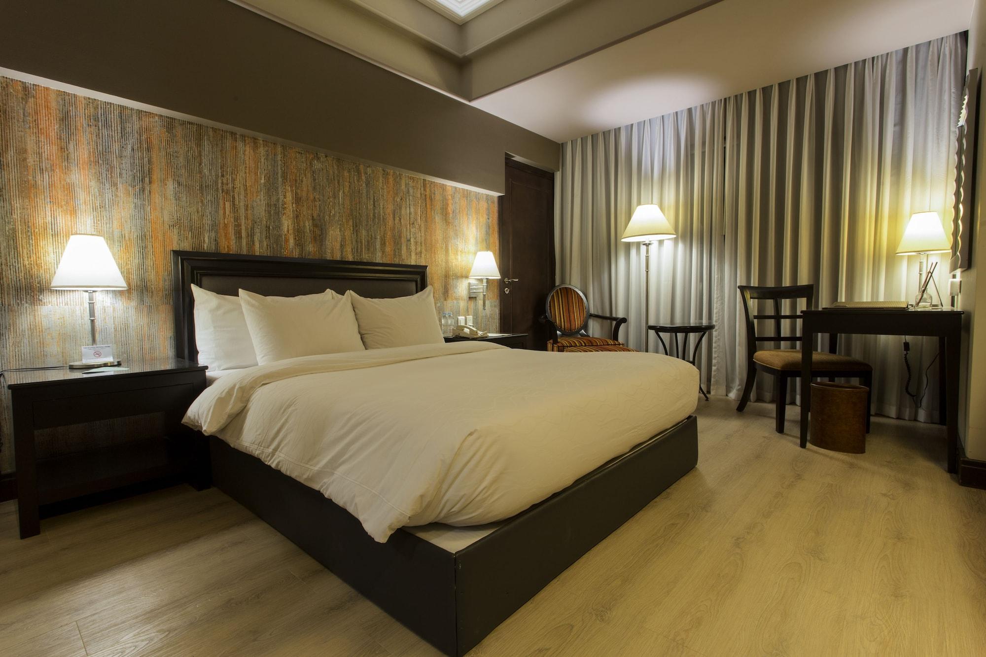 Hotel The Bellevue Manila à Muntinlupa City Extérieur photo