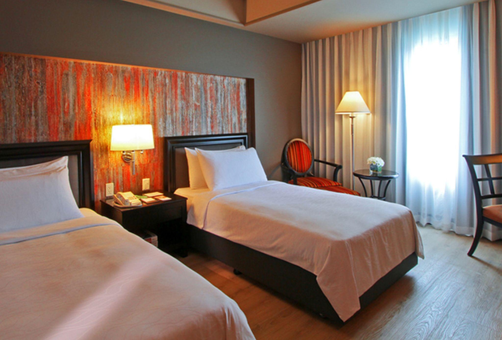 Hotel The Bellevue Manila à Muntinlupa City Extérieur photo