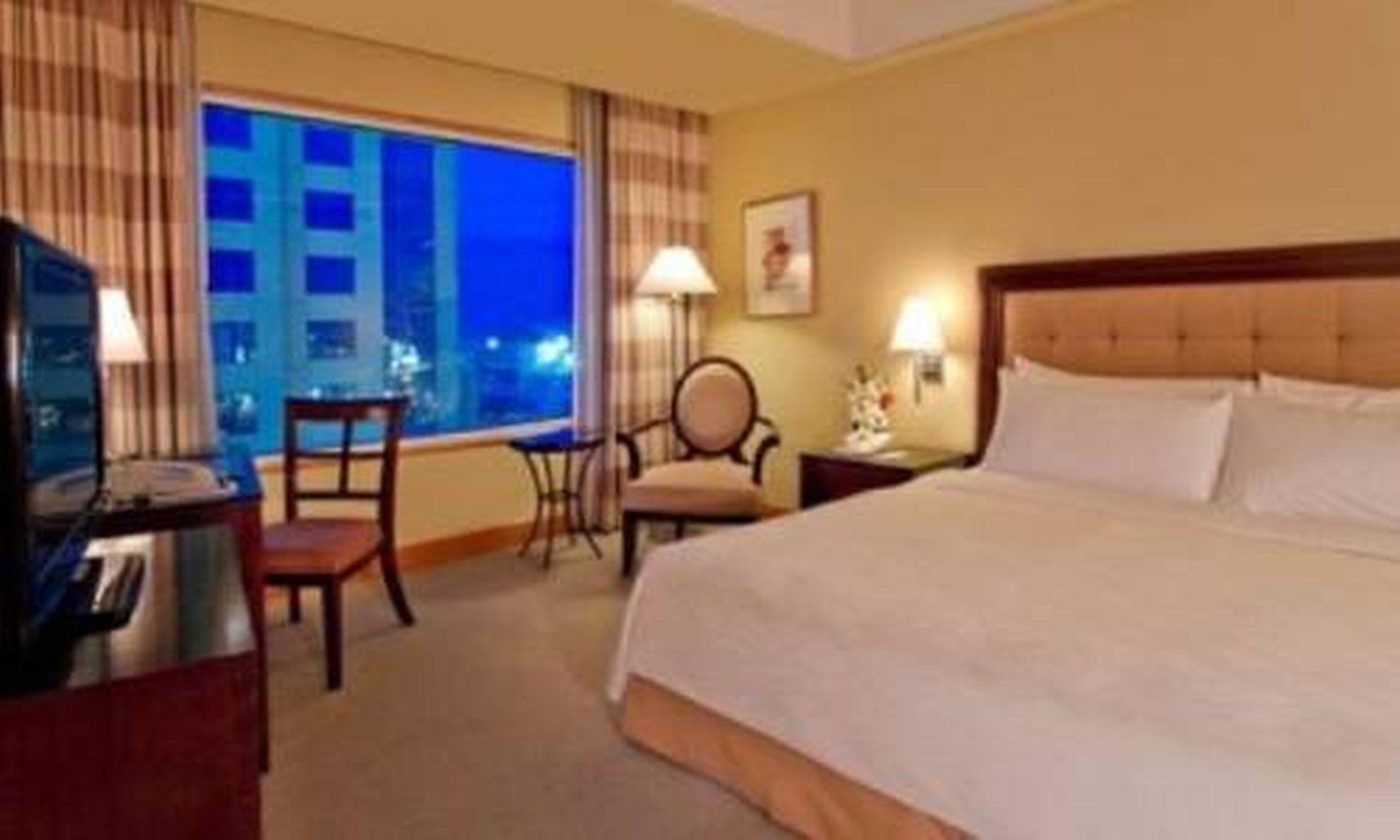 Hotel The Bellevue Manila à Muntinlupa City Extérieur photo