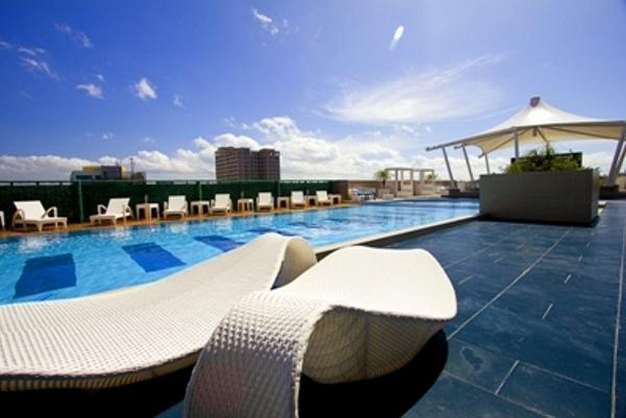 Hotel The Bellevue Manila à Muntinlupa City Extérieur photo