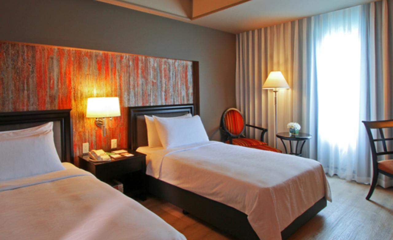 Hotel The Bellevue Manila à Muntinlupa City Extérieur photo