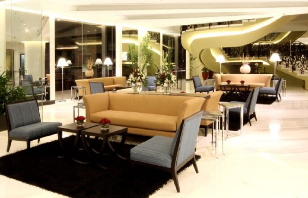 Hotel The Bellevue Manila à Muntinlupa City Extérieur photo