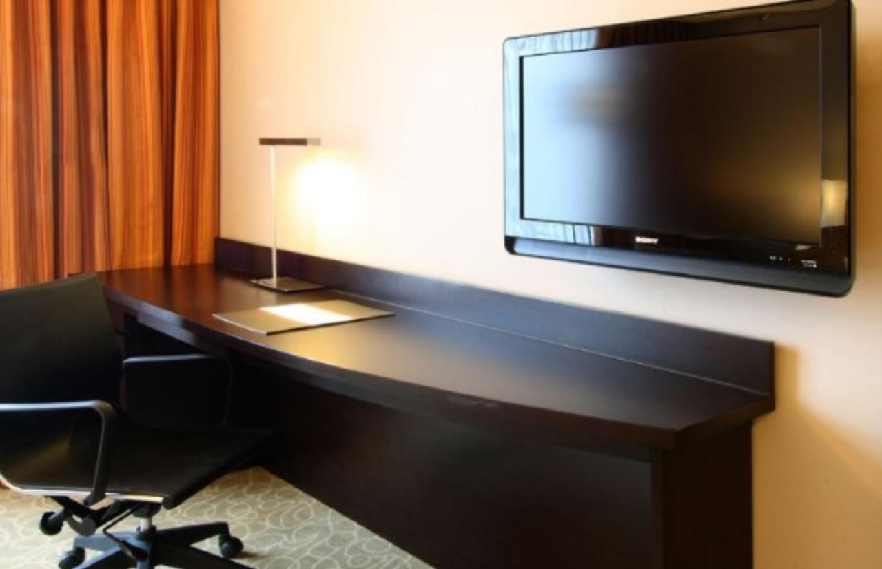 Hotel The Bellevue Manila à Muntinlupa City Extérieur photo