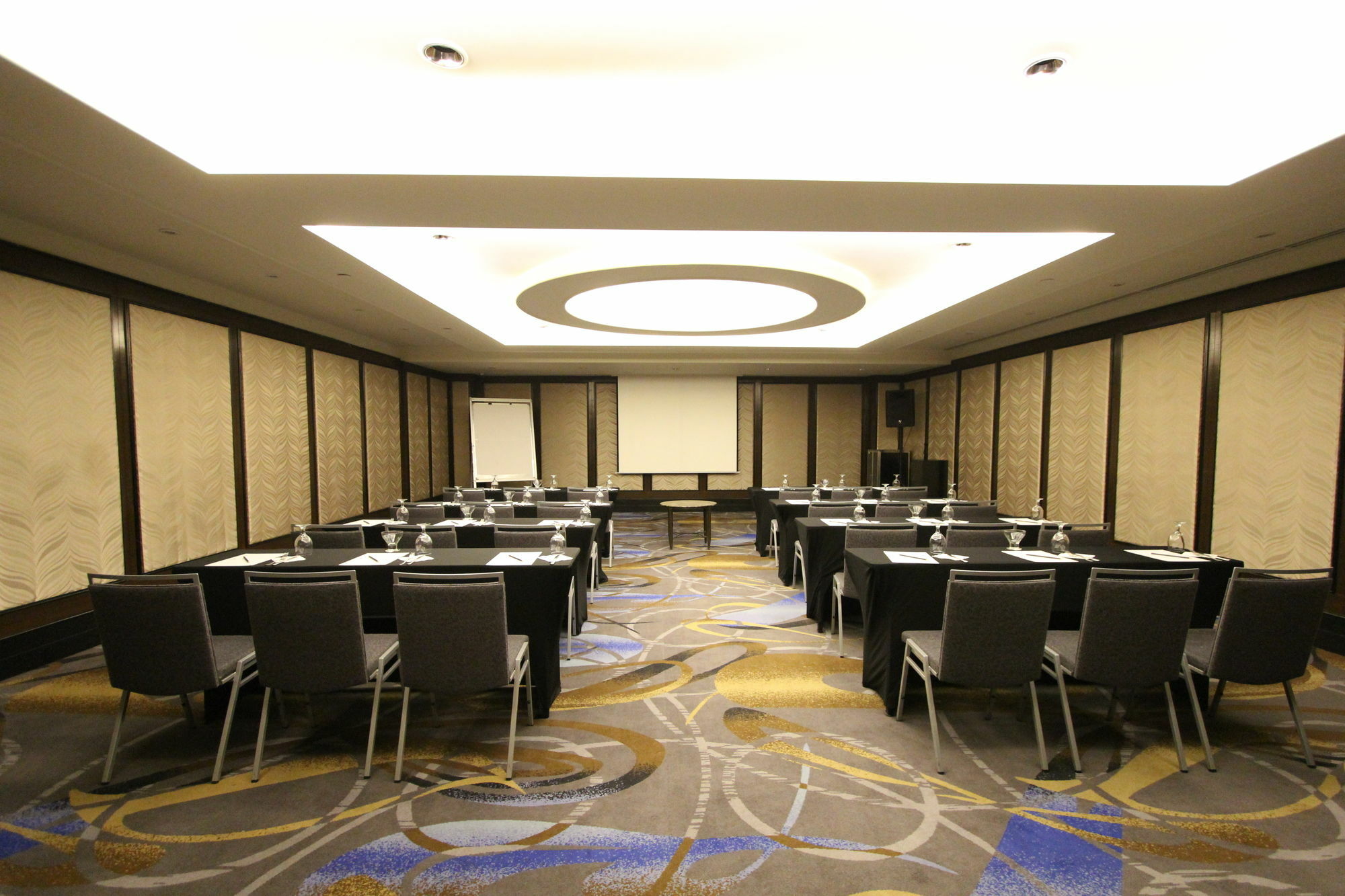 Hotel The Bellevue Manila à Muntinlupa City Extérieur photo