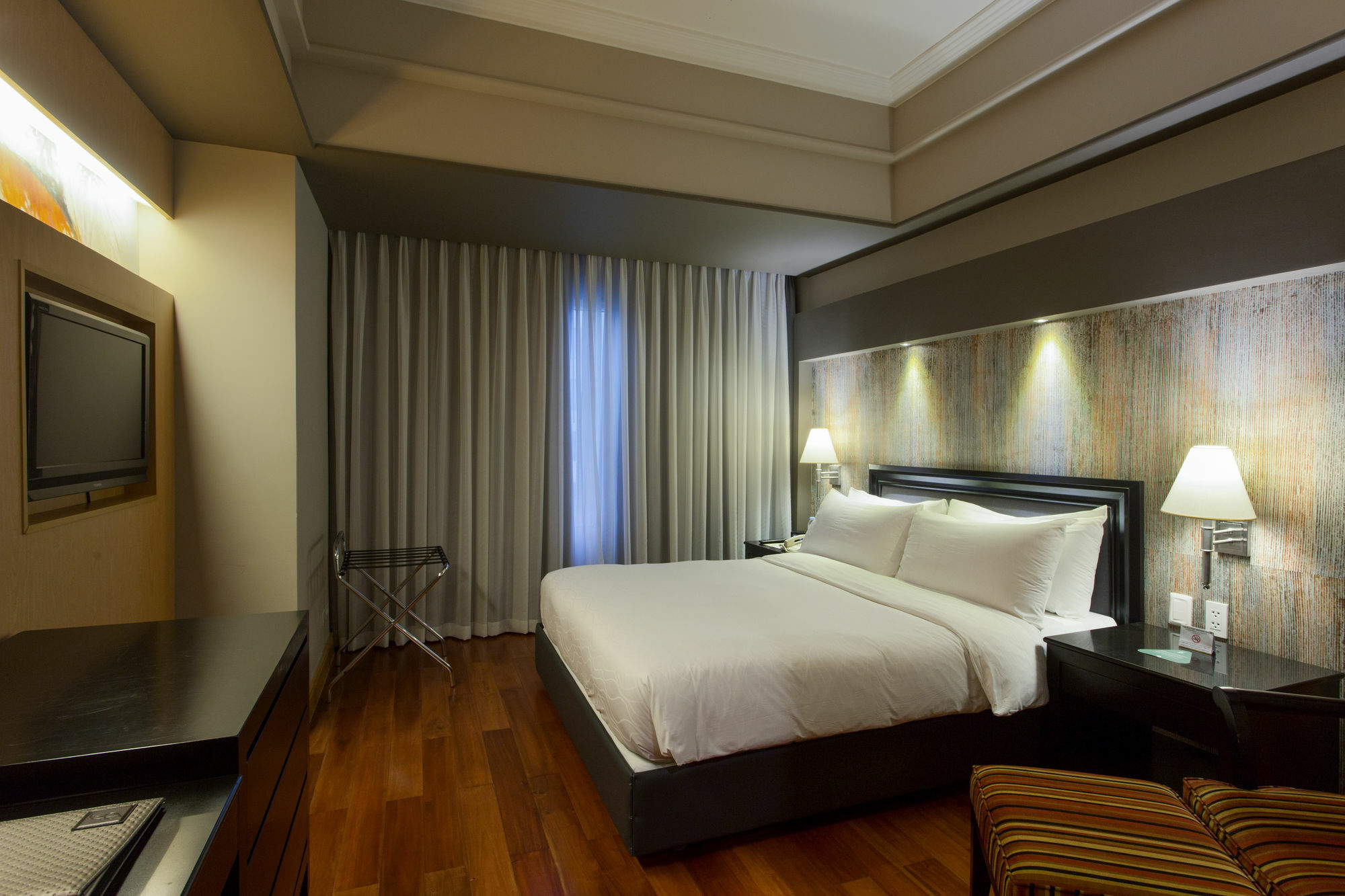 Hotel The Bellevue Manila à Muntinlupa City Extérieur photo