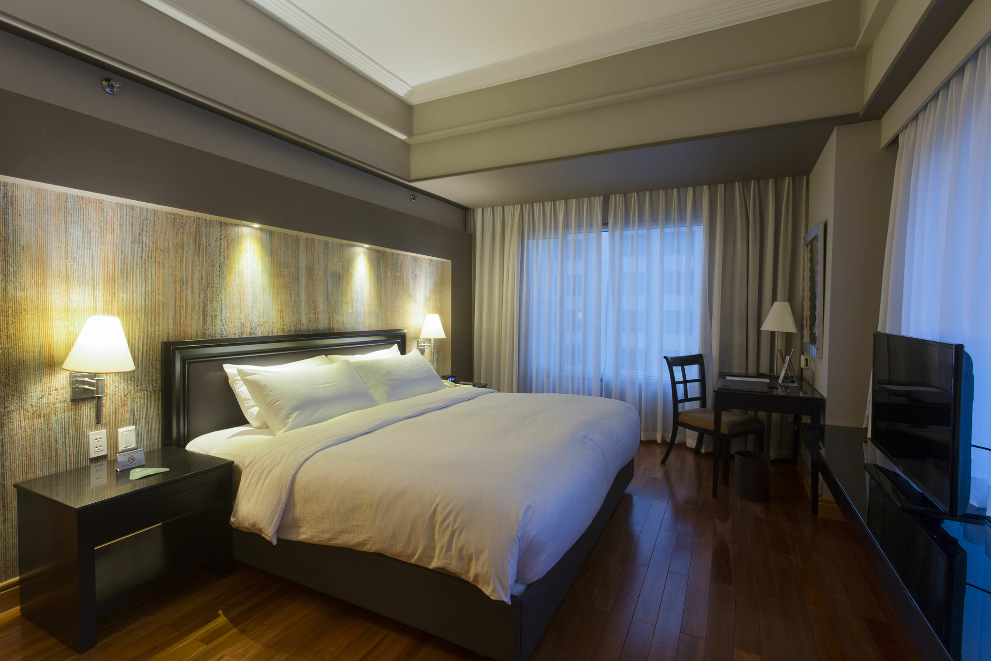Hotel The Bellevue Manila à Muntinlupa City Extérieur photo