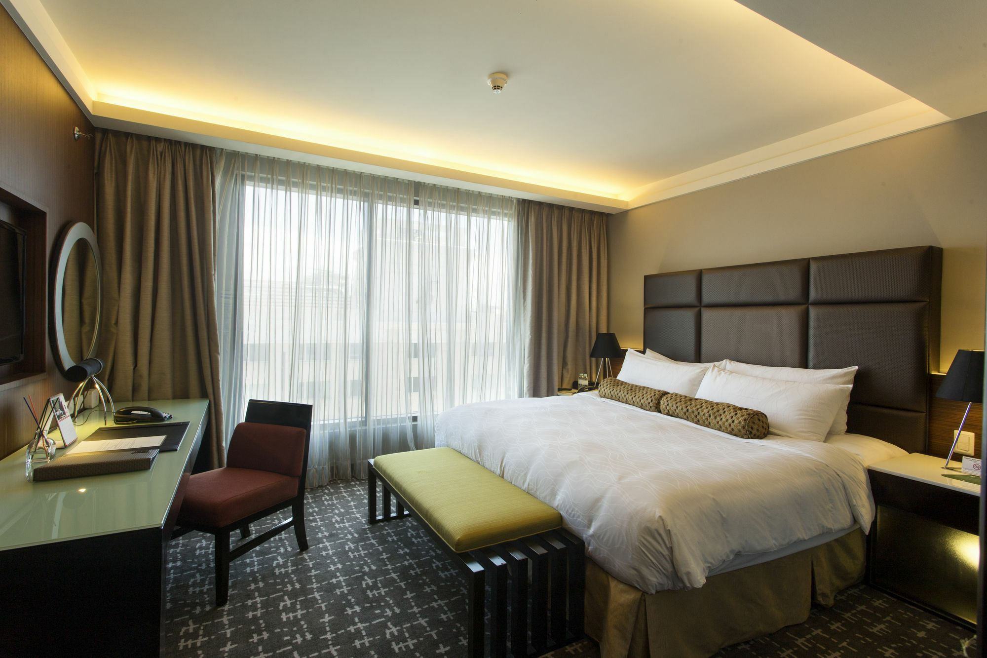 Hotel The Bellevue Manila à Muntinlupa City Extérieur photo