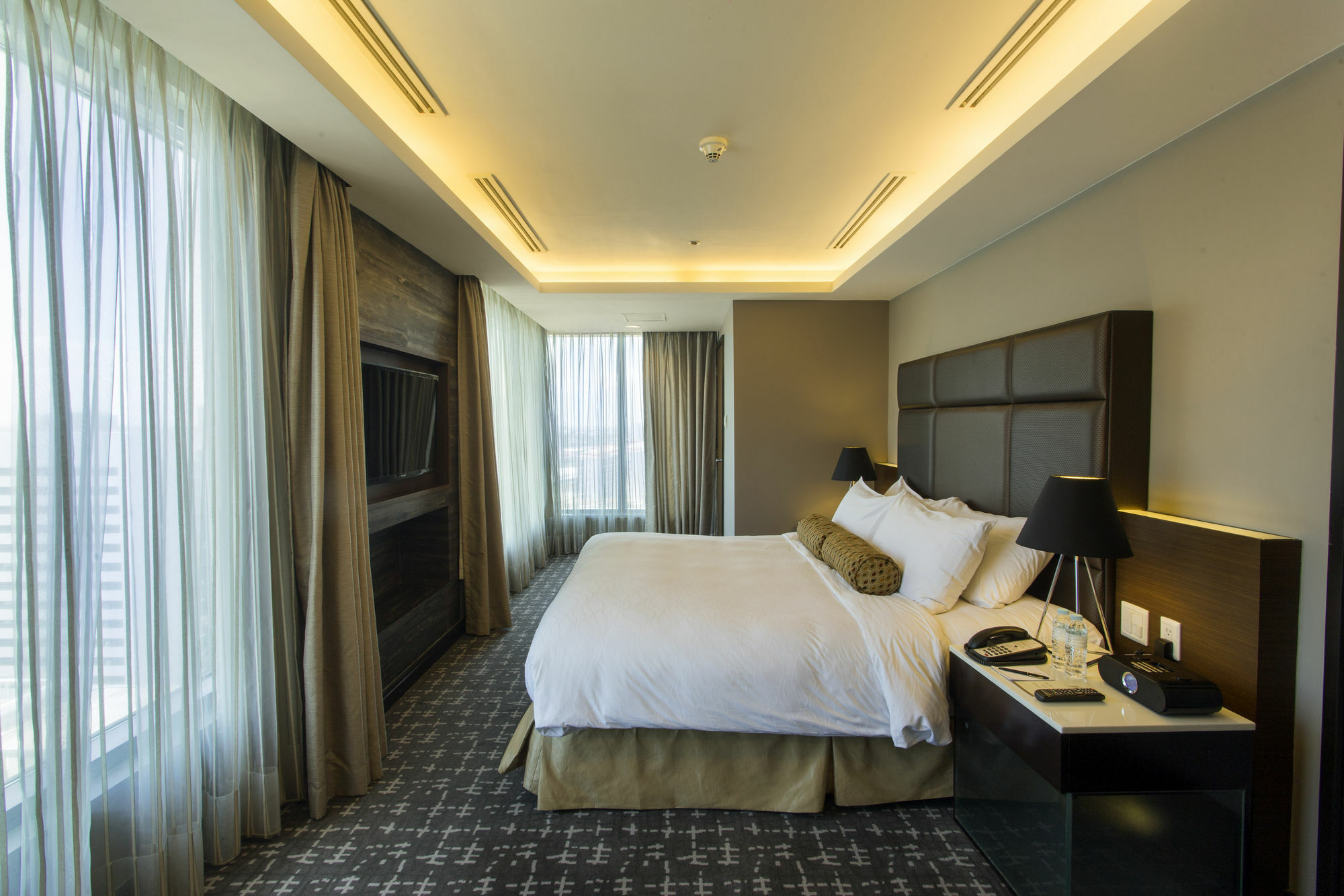 Hotel The Bellevue Manila à Muntinlupa City Extérieur photo