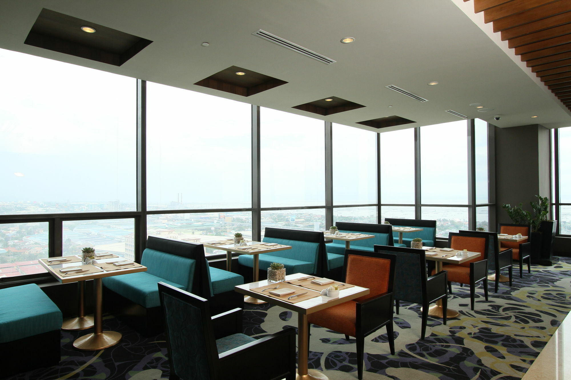 Hotel The Bellevue Manila à Muntinlupa City Extérieur photo