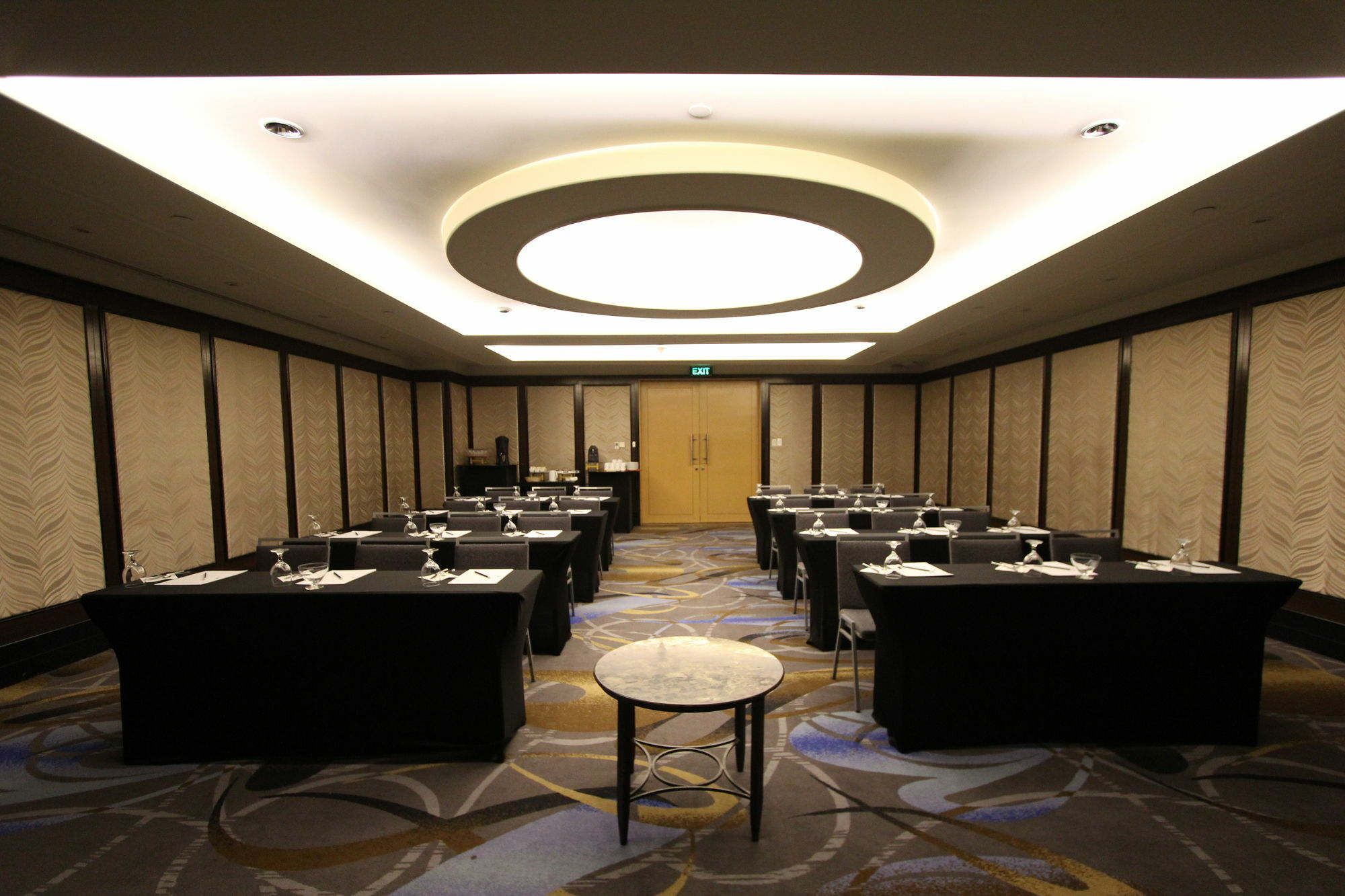 Hotel The Bellevue Manila à Muntinlupa City Extérieur photo