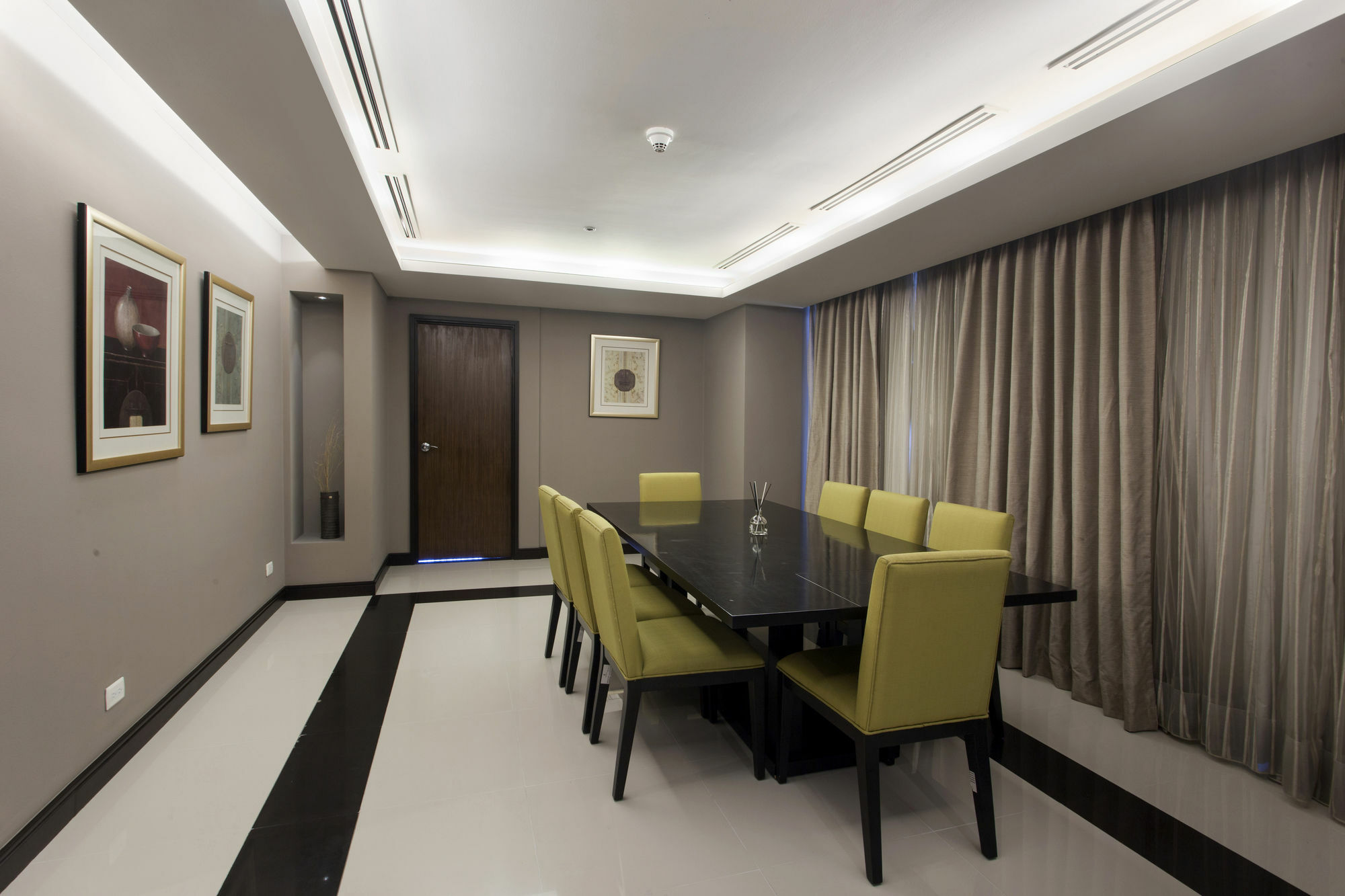 Hotel The Bellevue Manila à Muntinlupa City Extérieur photo