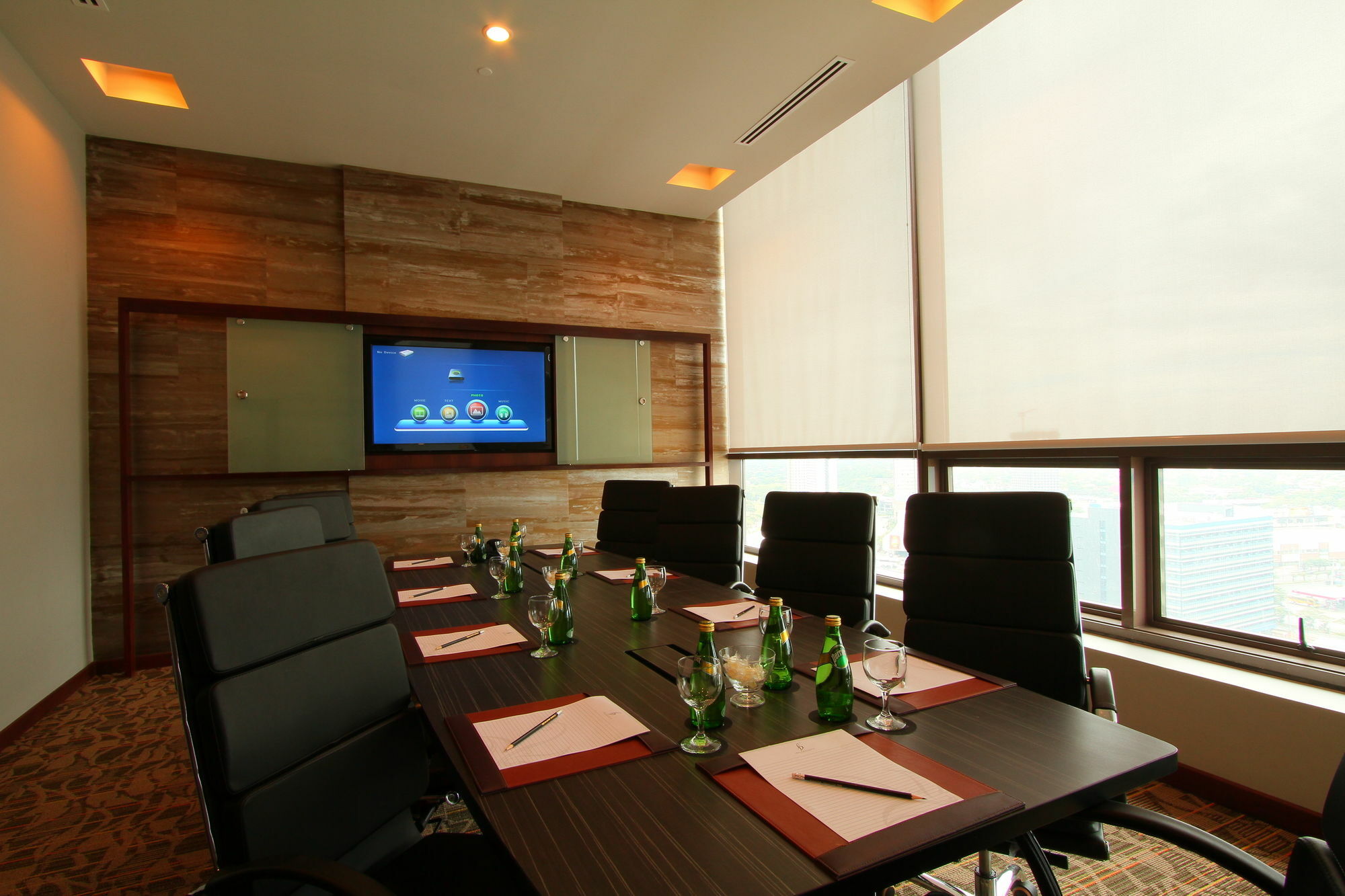 Hotel The Bellevue Manila à Muntinlupa City Extérieur photo